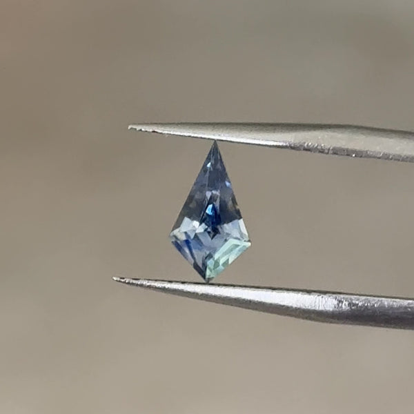 0.90ct Blue Parti Sapphire Kite